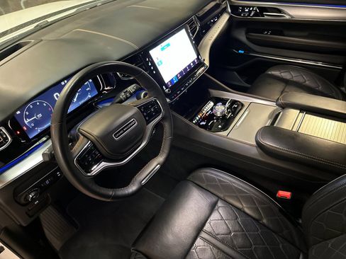 Certified 2023 Jeep Grand Wagoneer Series III image 9