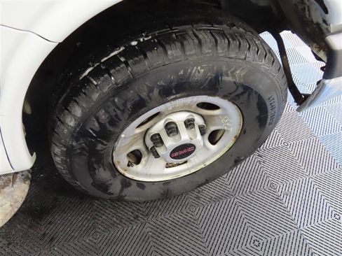 Used 2024 GMC Savana 2500 w/ Driver Convenience Package image 9