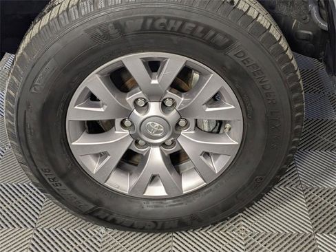 Used 2018 Toyota Tacoma SR5 image 8