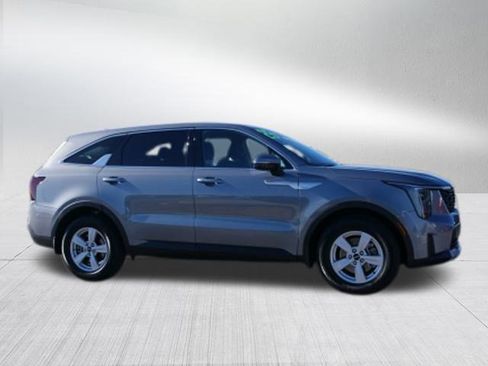 Certified 2025 Kia Sorento LX image 2