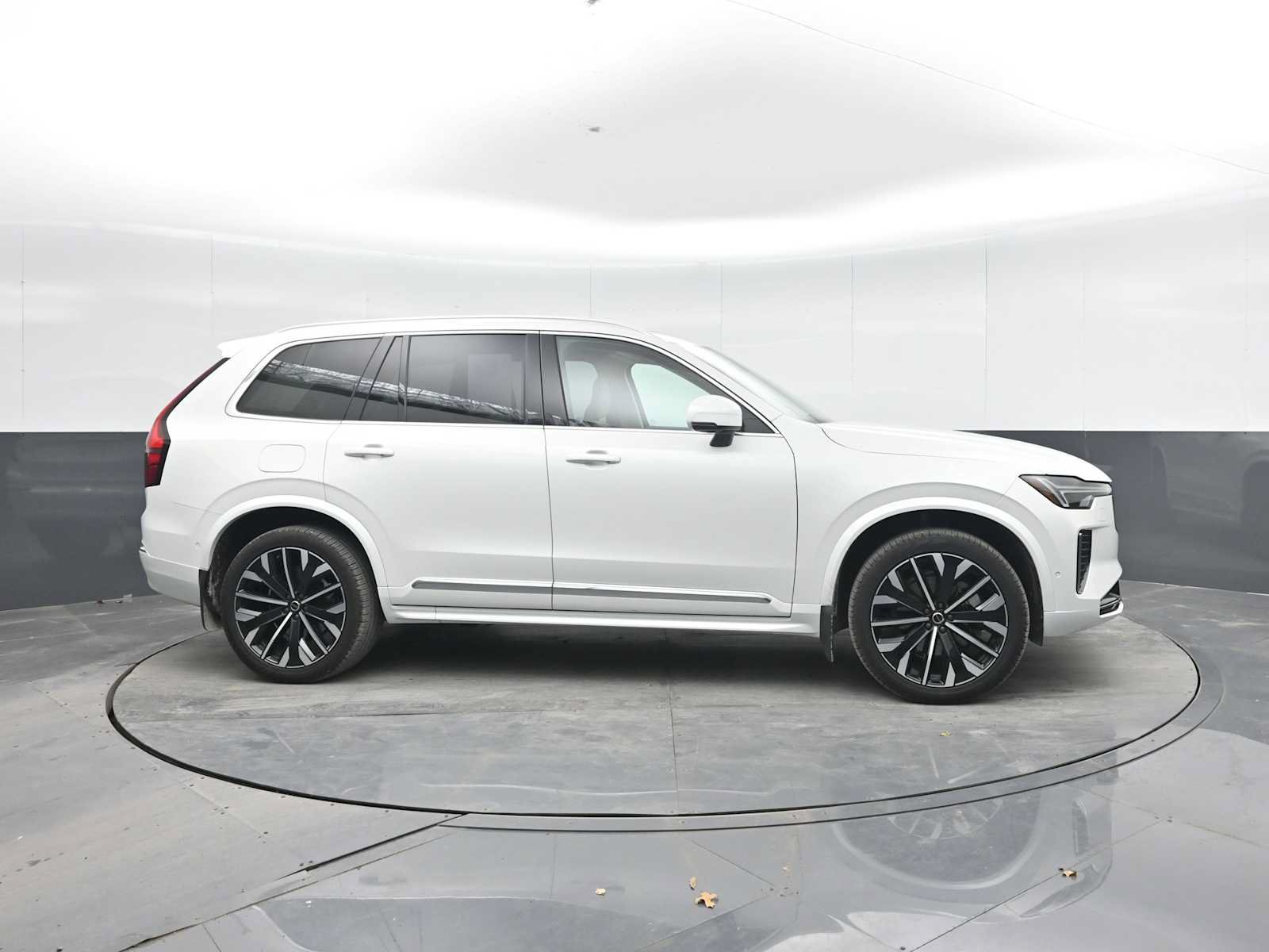 Used 2026 Volvo XC90 B6 Ultra w/ Protection Package AWD/4WD image 9