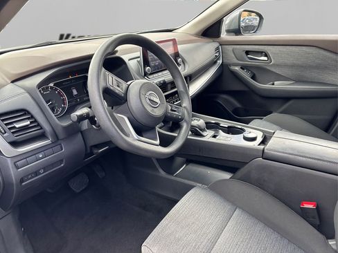 Used 2023 Nissan Rogue SV image 9