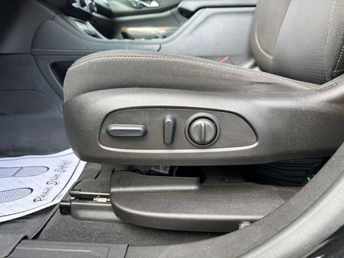 Used 2023 GMC Acadia SLE w/ Driver Convenience Package FWD image 14