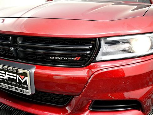 Used 2018 Dodge Charger SXT image 13