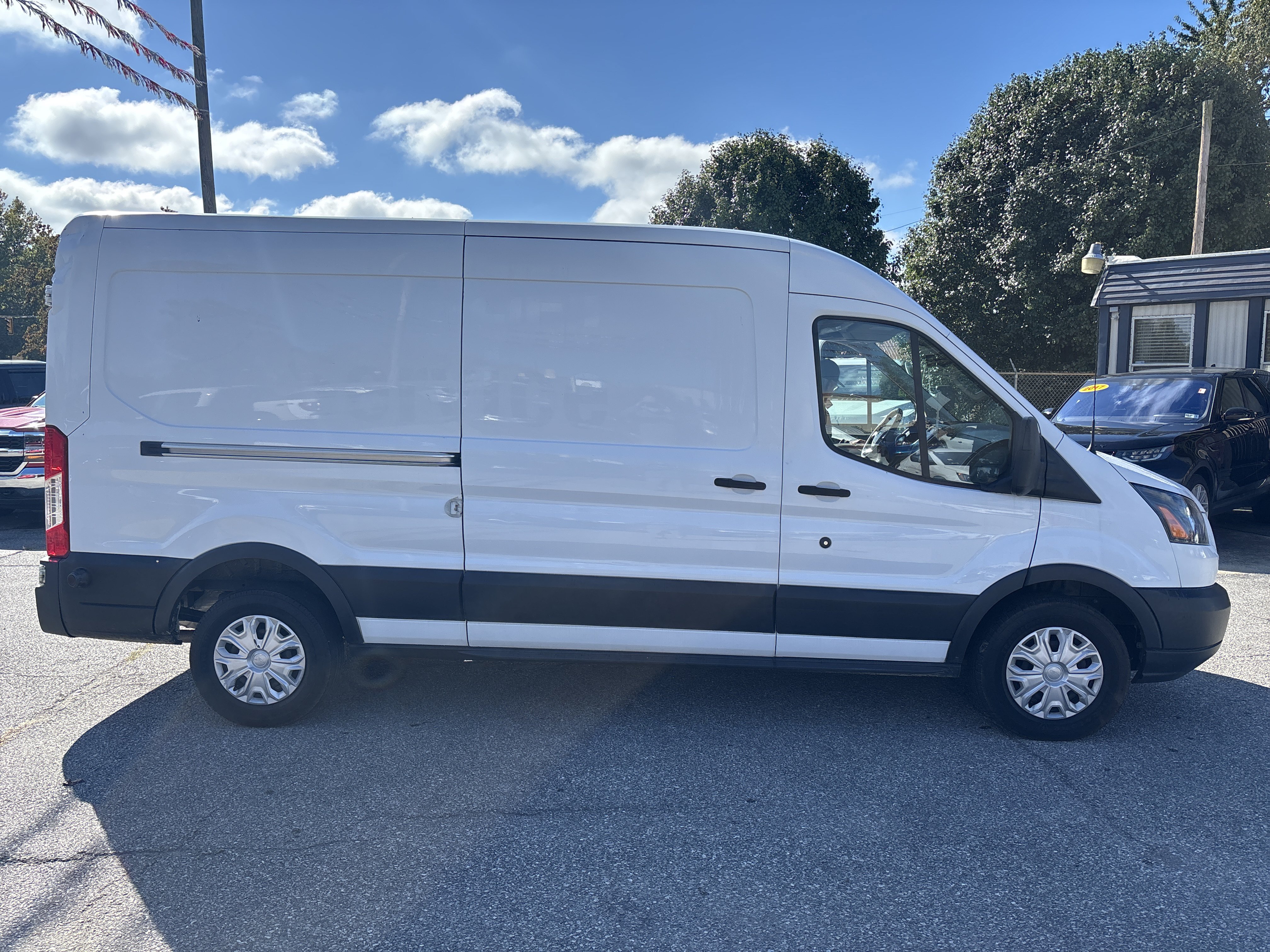 Used 2018 Ford Transit 250 148 Medium Roof RWD image 3