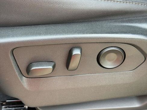 Used 2025 Chevrolet Suburban LT AWD/4WD image 22
