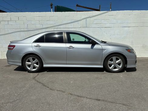 Used 2011 Toyota Camry SE w/ SE Extra-Value Pkg #1 FWD image 6