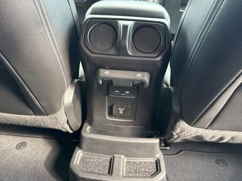 Used 2018 Jeep Wrangler Unlimited Sahara w/ Uconnect 4C Nav & Sound Group AWD/4WD image 32
