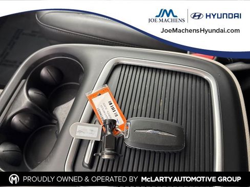 Used 2024 Chrysler Pacifica Touring-L image 32