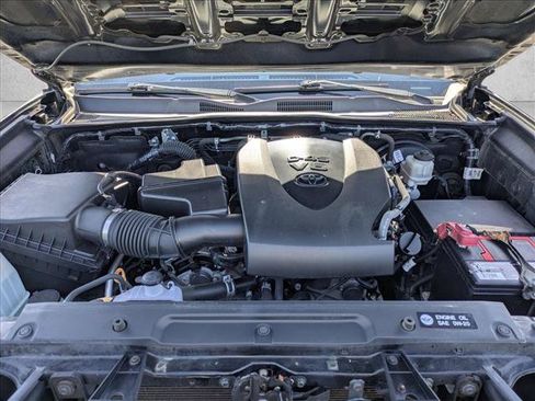 Used 2018 Toyota Tacoma TRD Sport w/ Technology Package RWD image 21