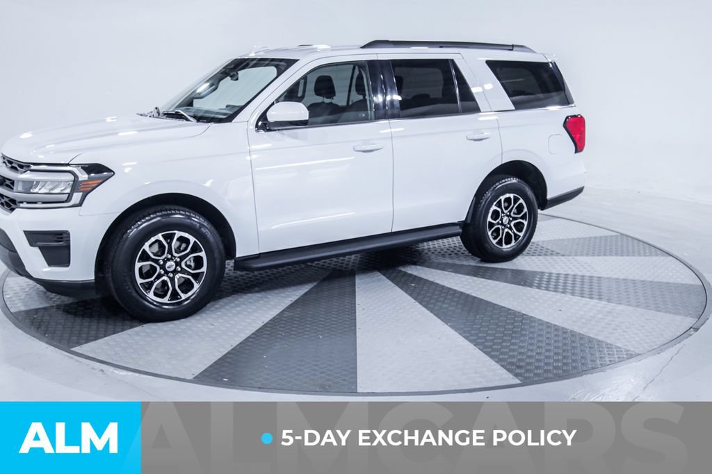 Used 2024 Ford Expedition XLT RWD image 3