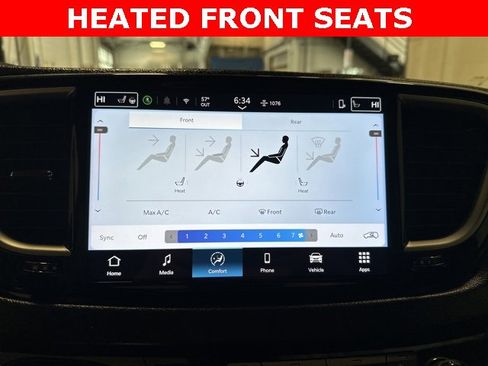 Used 2025 Chrysler Pacifica Select image 24