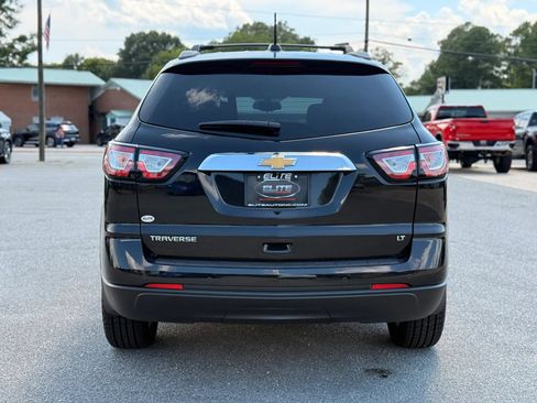 Used 2017 Chevrolet Traverse LT w/ Style and Technology Package FWD image 7