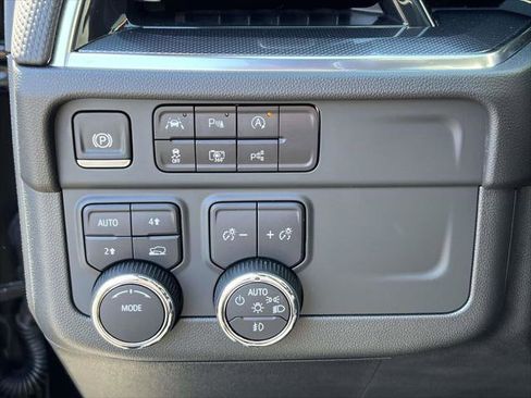 Used 2025 Chevrolet Suburban RST w/ Comfort Package AWD/4WD image 24
