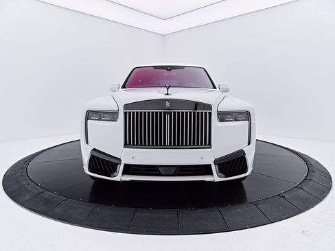 Used 2025 Rolls-Royce Cullinan Black Badge AWD/4WD image 17