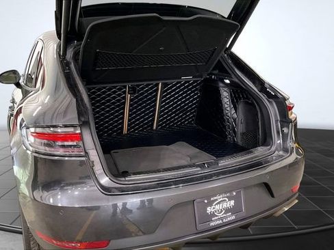 Used 2020 Porsche Macan w/ Premium Package Plus AWD/4WD image 5