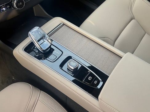 New 2026 Volvo XC90 B6 Plus w/ Protection Package Premier image 13