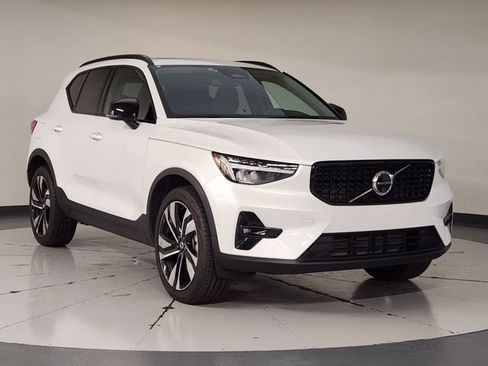 Certified 2025 Volvo XC60 B5 Core AWD/4WD image 7
