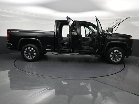 Used 2022 Chevrolet Silverado 2500 Custom w/ Custom Convenience Package AWD/4WD image 36