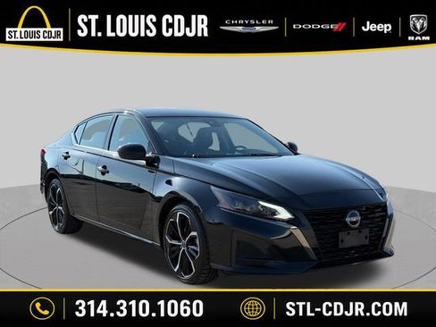 Used 2024 Nissan Altima 2.5 SR FWD image 1