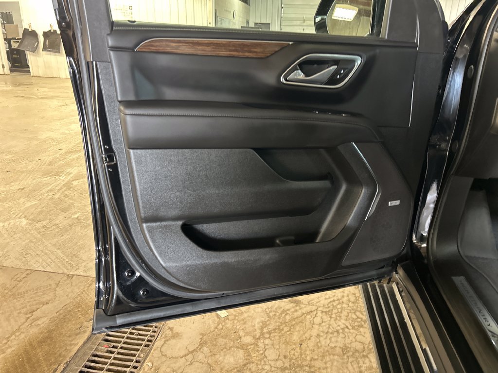 Used 2024 Chevrolet Tahoe High Country w/ Premium Package AWD/4WD image 15