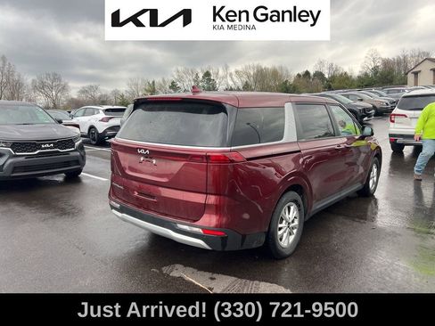 Certified 2022 Kia Carnival LX image 5