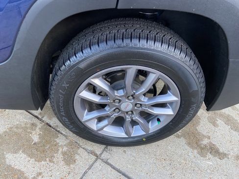 Used 2022 GMC Terrain SLT w/ LPO, Floor Liner Package image 29