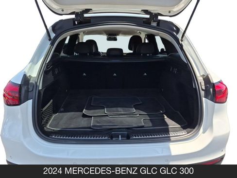 Used 2024 Mercedes-Benz GLC 300 4MATIC image 24