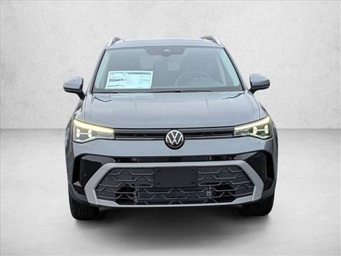 New 2026 Volkswagen Taos SE AWD/4WD image 2