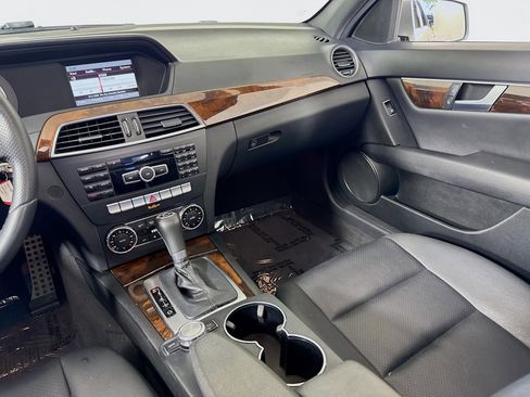 Used 2014 Mercedes-Benz C 250 Sport image 23