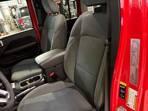 Certified 2025 Jeep Wrangler Unlimited Sahara AWD/4WD image 47