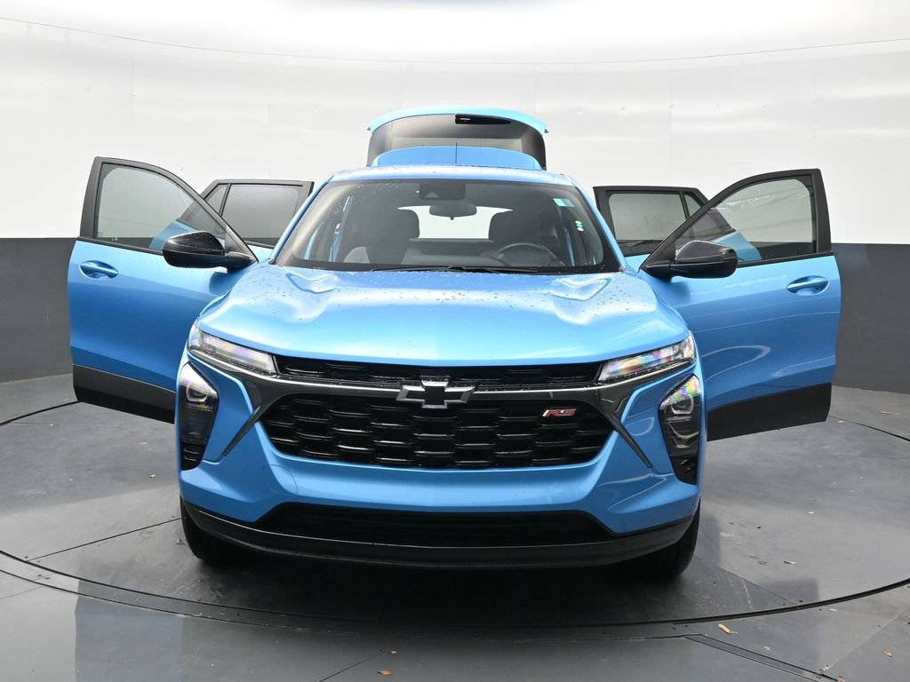 Used 2025 Chevrolet Trax RS FWD image 32