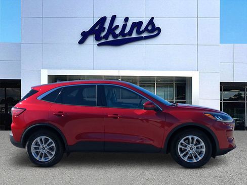 Certified 2020 Ford Escape SE image 1