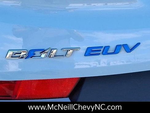 Used 2022 Chevrolet Bolt EUV Premier w/ Sun & Sound Package image 31
