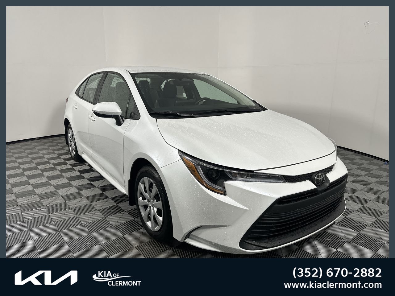 Used 2025 Toyota Corolla LE FWD image 1