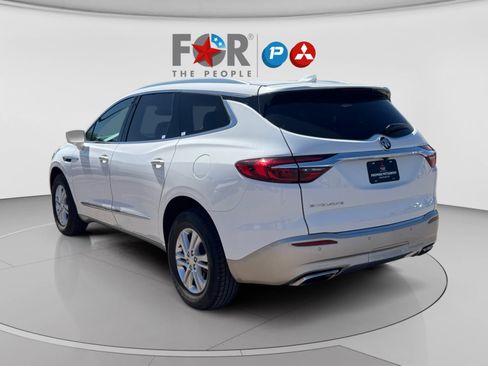 Used 2020 Buick Enclave Essence image 3