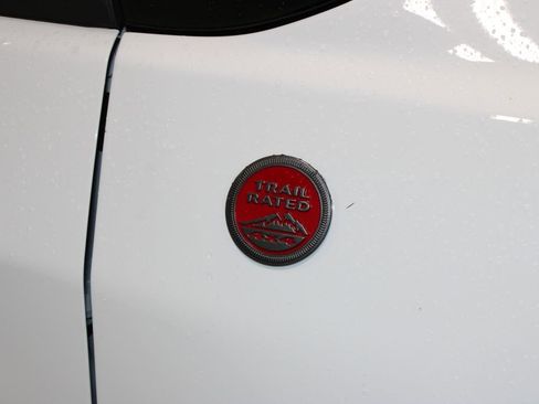 Used 2025 Jeep Compass Trailhawk image 17