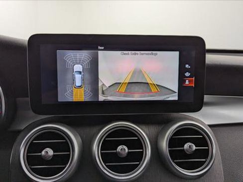 Used 2022 Mercedes-Benz GLC 300 4MATIC image 32