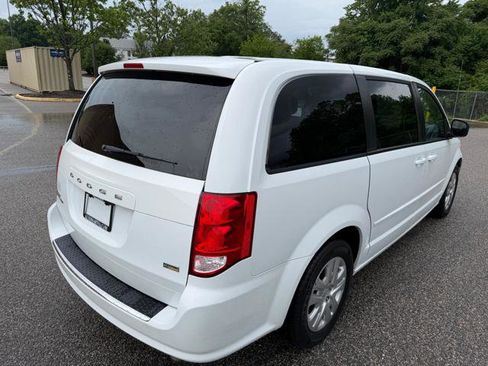 Used 2016 Dodge Grand Caravan SE w/ Quick Order Package 29E SE FWD image 4