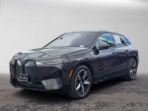Used 2024 BMW iX xDrive50 w/ Premium Package AWD/4WD image 7