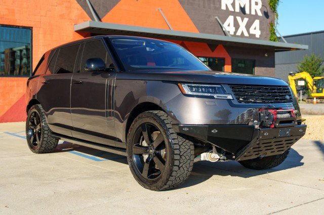 Used 2023 Land Rover Range Rover Long Wheelbase SE AWD/4WD image 3
