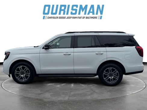 Used 2025 Ford Expedition Active AWD/4WD image 3