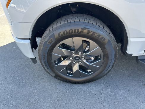 Used 2025 Ford F150 Lightning Lariat image 14