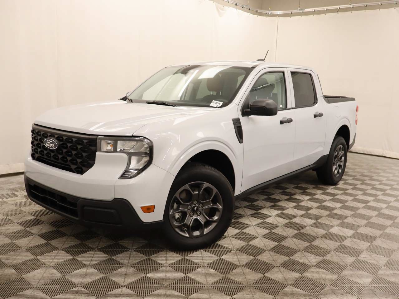 Used 2025 Ford Maverick XL FWD image 1