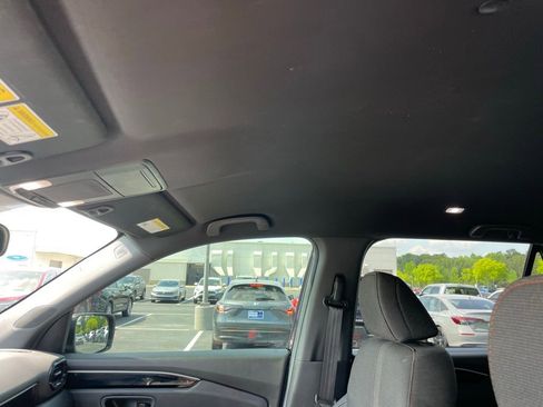 Certified 2025 Honda Pilot Sport image 28
