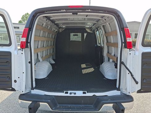 Used 2025 Chevrolet Express 2500 w/ Driver Convenience Package RWD image 18