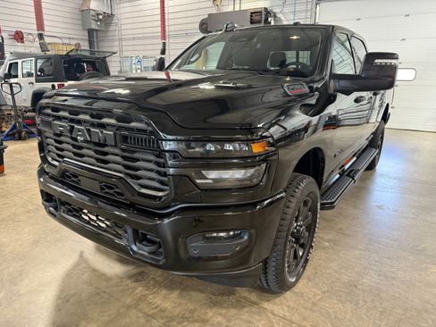 Used 2025 RAM 2500 Big Horn AWD/4WD image 40