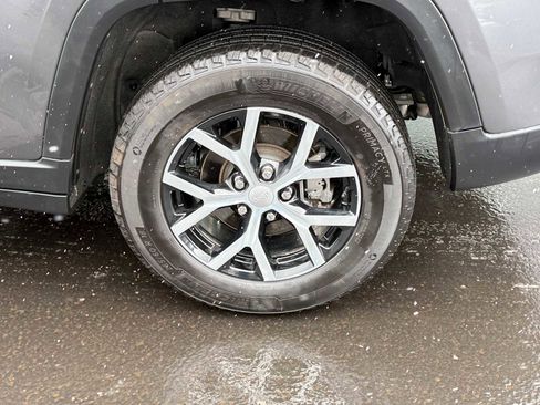 Used 2024 Jeep Grand Cherokee Limited image 8