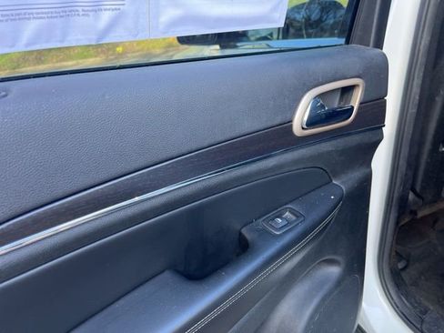 Used 2014 Jeep Grand Cherokee Limited image 11