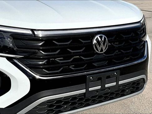 Certified 2025 Volkswagen Atlas Cross Sport SE AWD/4WD image 11
